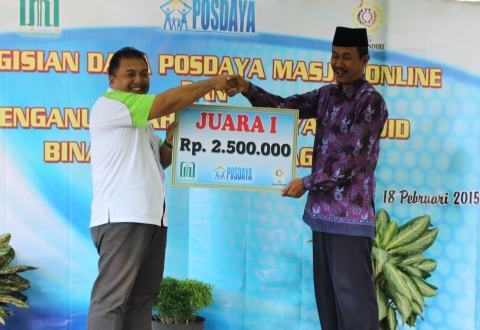 Rektor IAIN Tulungagung Anugerahkan Penghargaan Kepada Posdaya Berbasis Masjid di Tulungagung