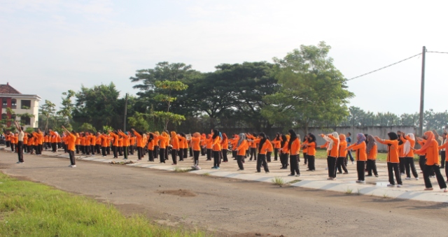 Tingkatkan Kebugaran Jasmani Mahasiswa, Jurusan PGMI Gelar Rutin Morning Glory