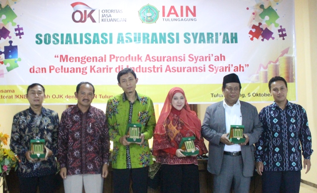 OJK RI Gelar Sosialisasi Asuransi Syari’ah di IAIN Tulungagung