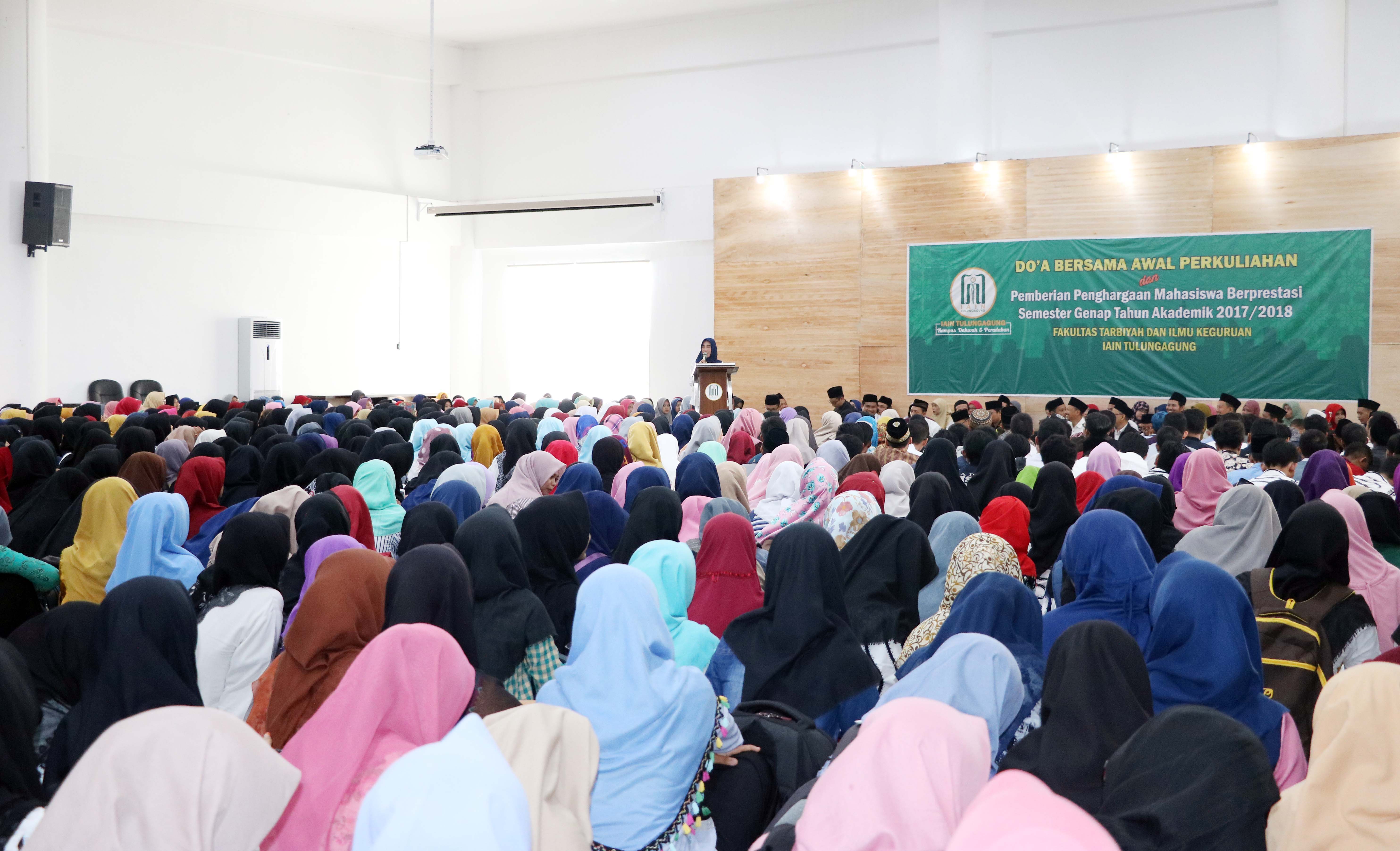 Do’a Bersama FTIK; Warek I Minta Mahasiswa Tingkatkan Prestasi