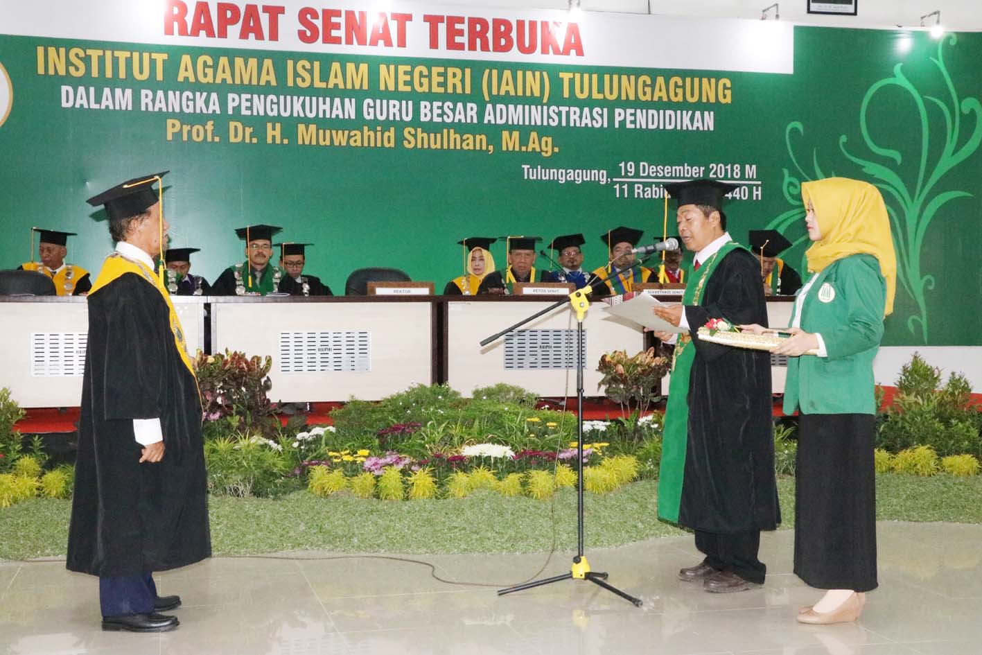 Rektor Kukuhkan Guru Besar ke-7 IAIN Tulungagung