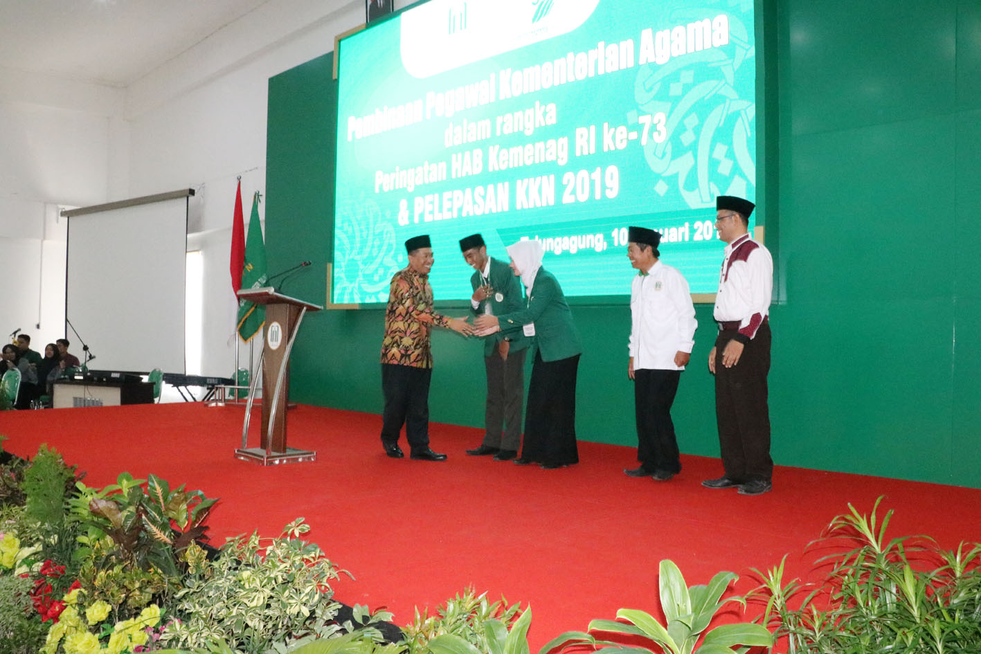 Sekjend Kemenag Berangkatkan Peserta KKN IAIN Tulungagung 2019