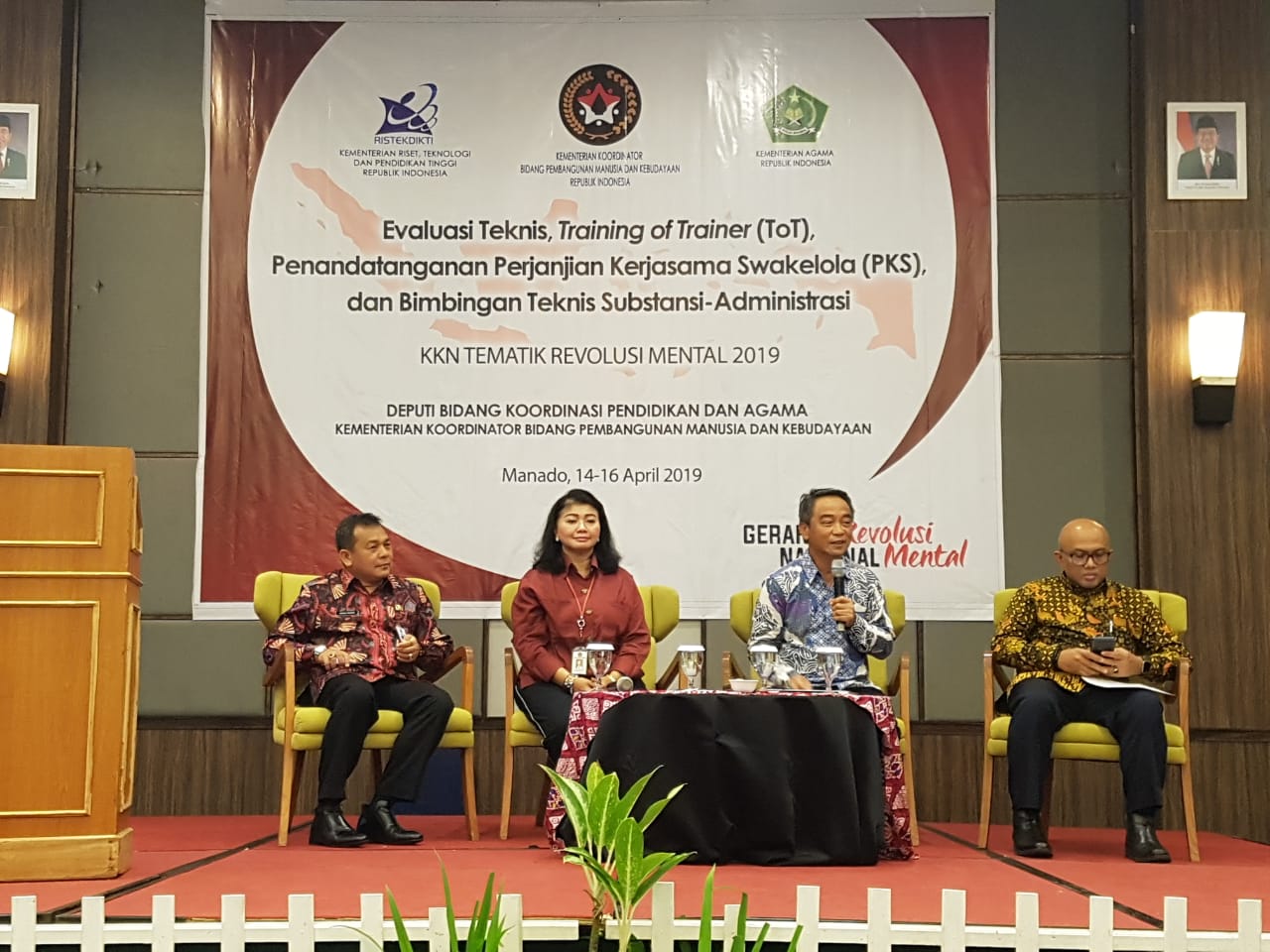 KKN REVOLUSI MENTAL: MENJADIKAN PENGABDIAN MASYARAKAT SEBAGAI KERJA KEMANUSIAAN