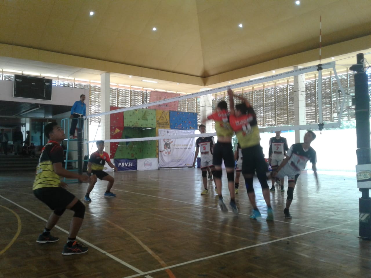 Tim Bola Voli IAIN Tulungagung Melaju ke Perempat Final Gama Cup IV