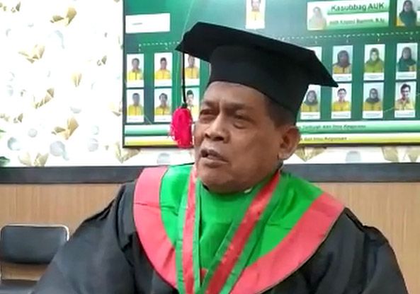 Seorang Pendeta Diwisuda sebagai Magister Agama di IAIN Tulungagung