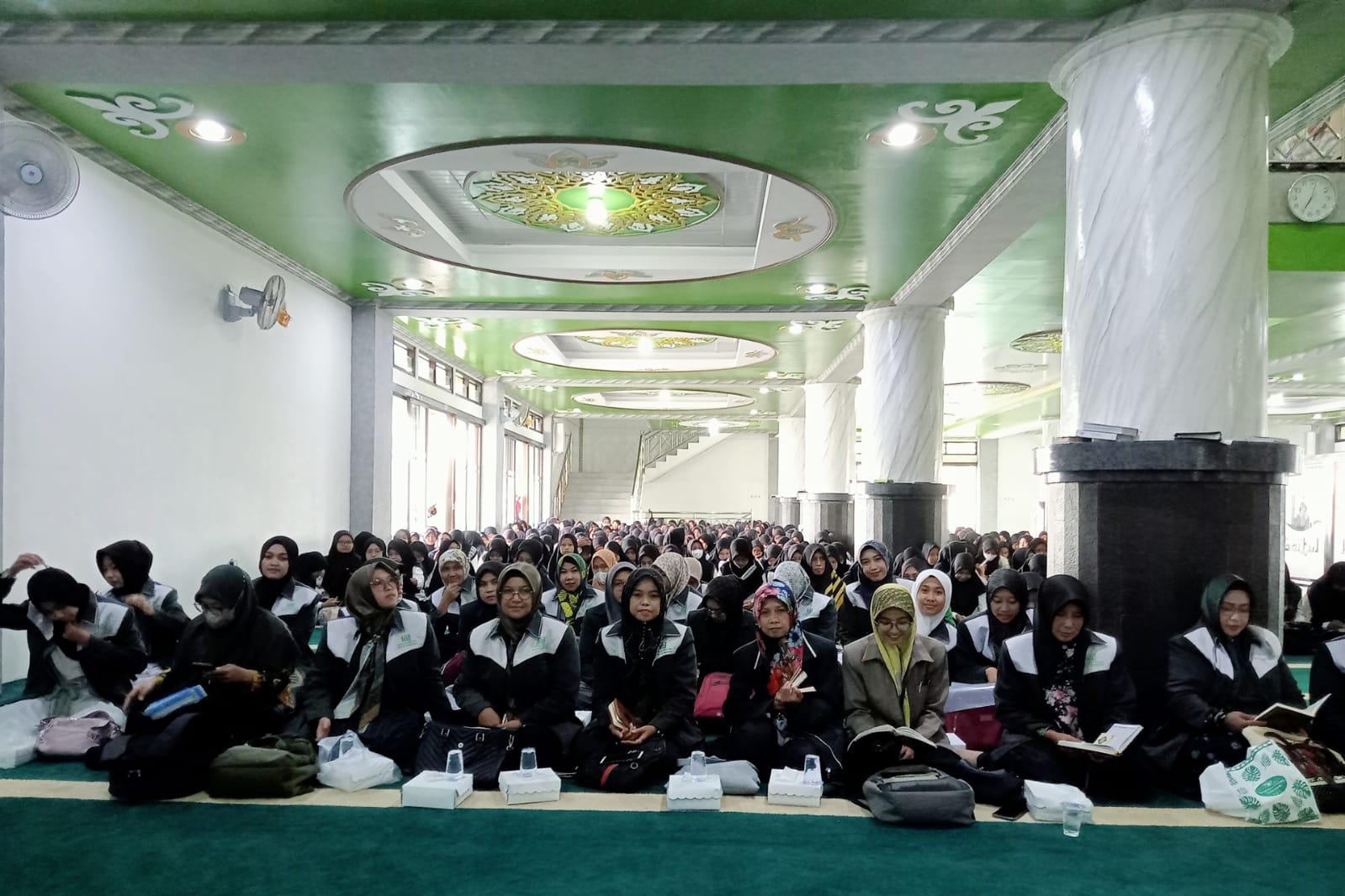 Mahad Al Jami’ah Laksanakan Khotmil Qur’an Akbar Semester Ganjil Tahun Akademik 2022/2023