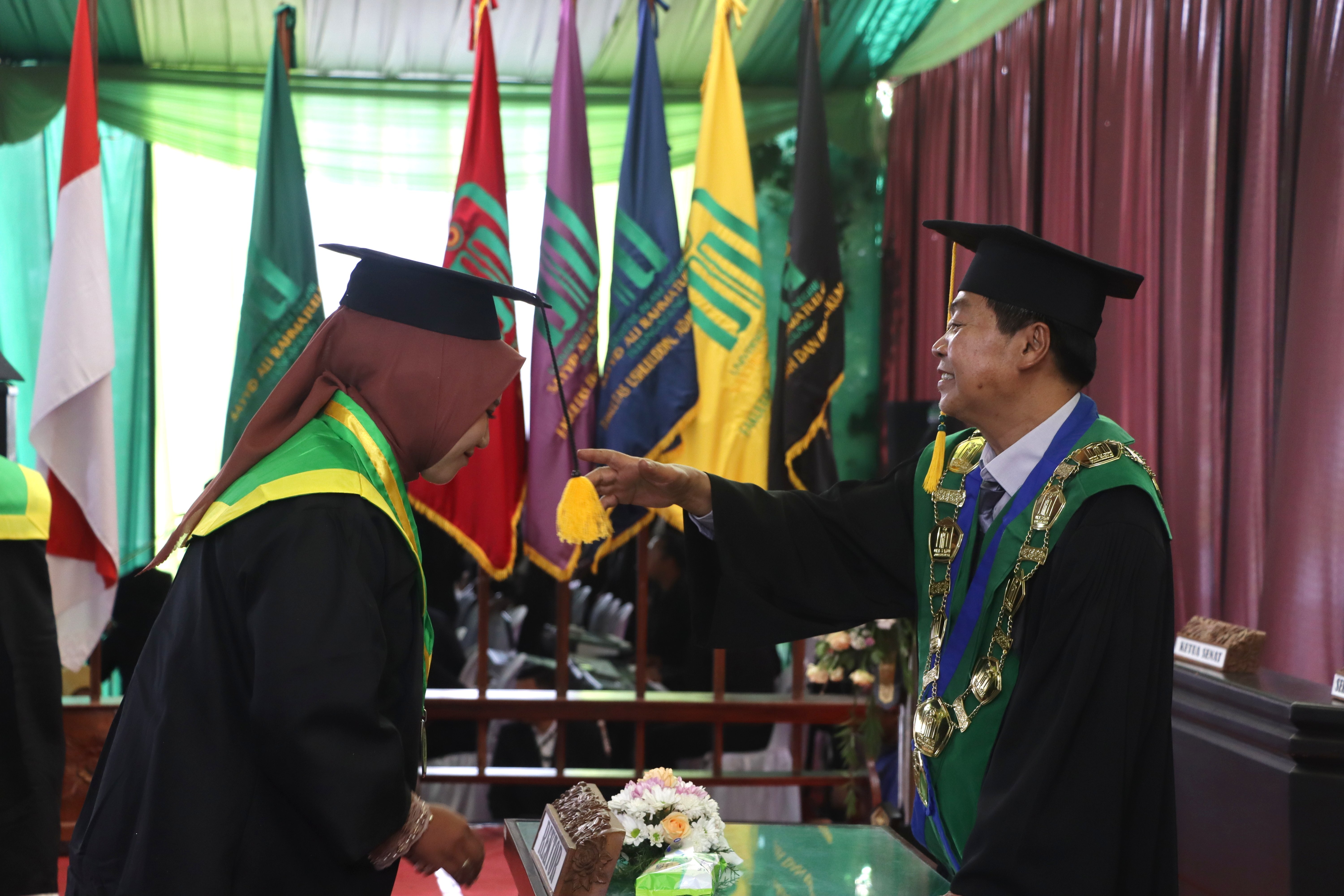 UIN SATU Tulungagung Mewisuda 1000 Mahasiswa pada Wisuda ke-34