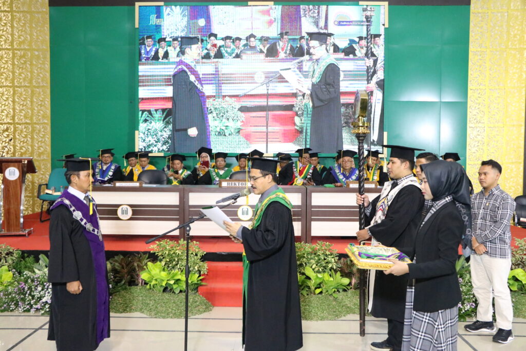 UIN SATU Tulungagung Kukuhkan Guru Besar ke-30 Bidang Ilmu Ekonomi Syariah 2 IMG 2570