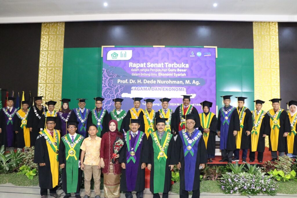 UIN SATU Tulungagung Kukuhkan Guru Besar ke-30 Bidang Ilmu Ekonomi Syariah 3 IMG 2656
