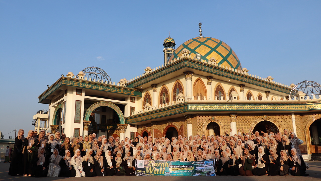 Ikhtiar Tingkatkan Spiritualitas Mahasantri, Ma’had UIN SATU Ziarah ke Makam 8 Aulia
