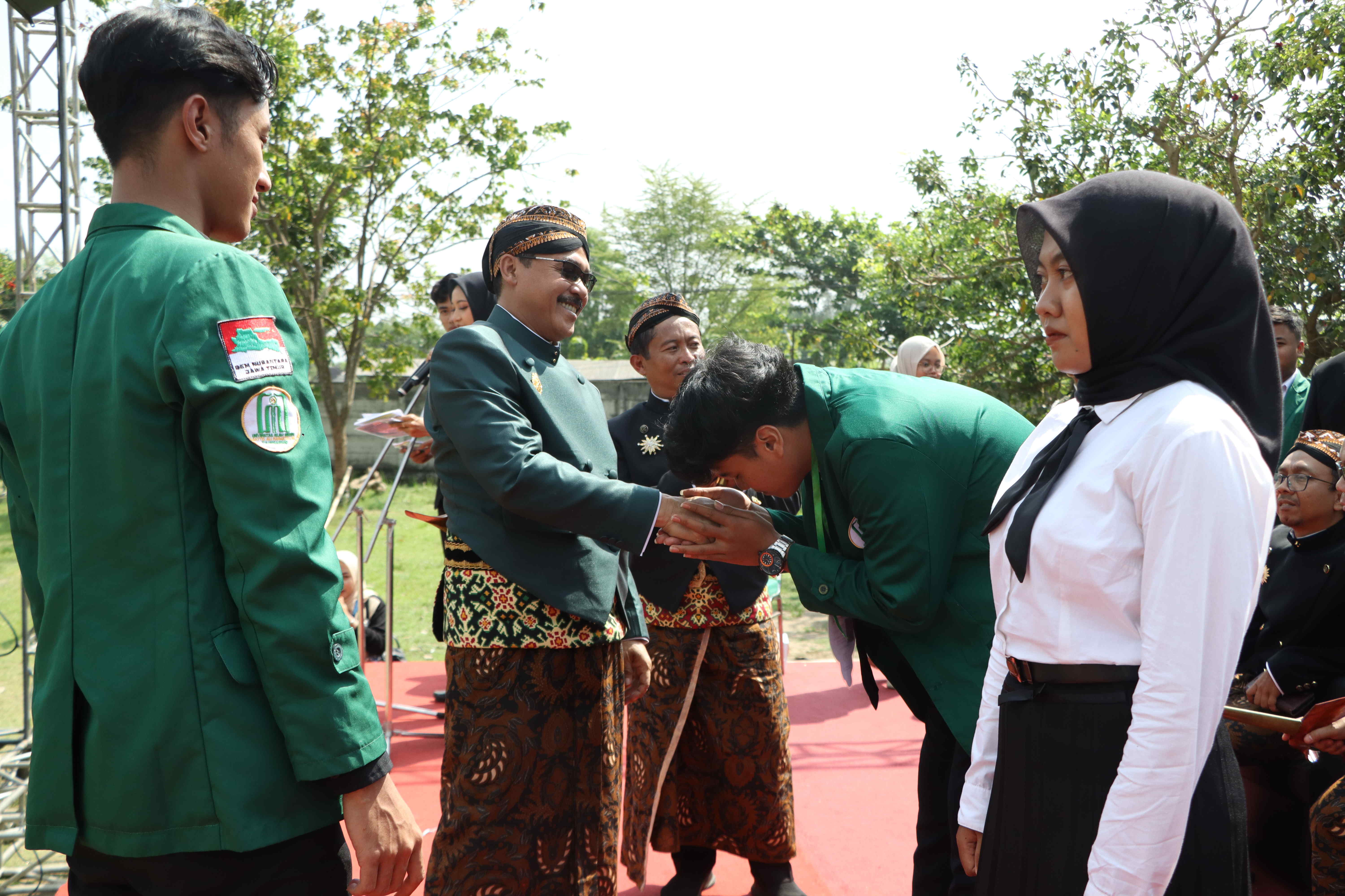PBAK 2025 UIN SATU Tulungagung, Rektor Ajak Mahasiswa Baru Bersholawat Bersama 3 PBAK 2025 UIN SATU Tulungagung Rektor Ajak Mahasiswa Baru Bersholawat Bersama02