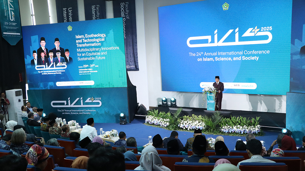 Menag Nasaruddin Umar Serukan “Demaskulinisasi Teologi” dan Gerakan Ekoteologi Global di AICIS+ 2025