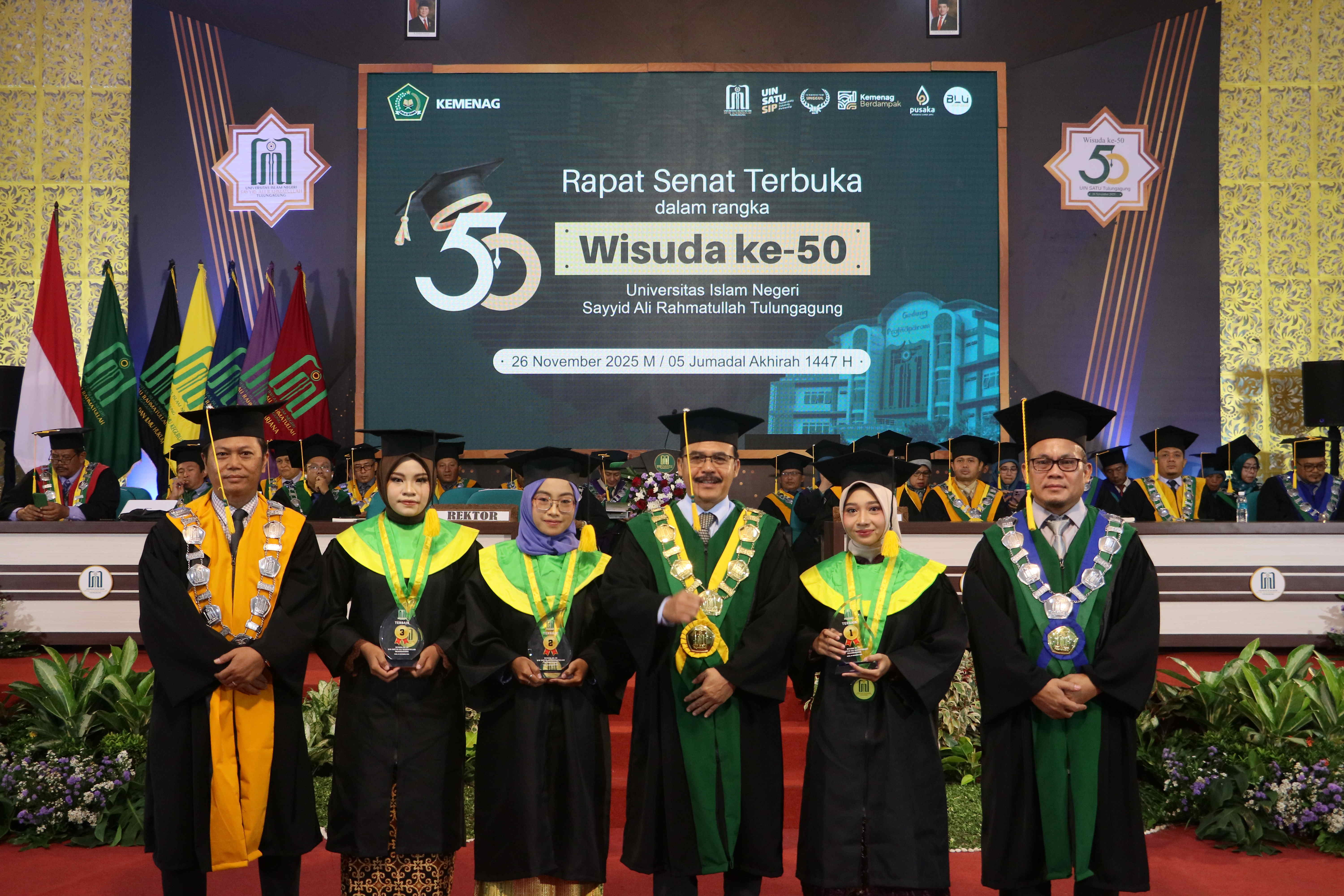 Wisuda ke-50 UIN SATU: Rektor Umumkan Kebijakan Baru dan Tekankan Integritas Lulusan 2 Wisuda ke 50 UIN SATU Rektor Umumkan Kebijakan Baru dan Tekankan Integritas Lulusan 5